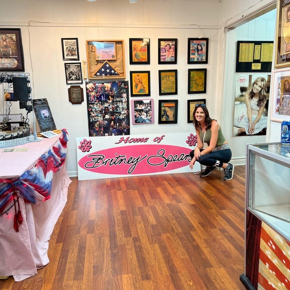 Meet your Posher, Stephanie - Picture 7 of 12